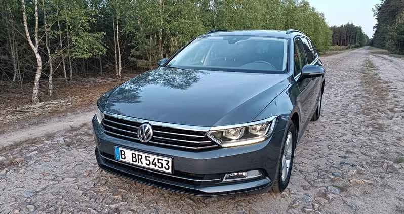 Volkswagen Passat cena 57400 przebieg: 147000, rok produkcji 2016 z Gubin małe 277